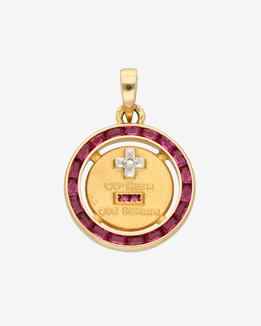 Axelle Delhaye - Médaille + qu'hier - que demain serti de rubis