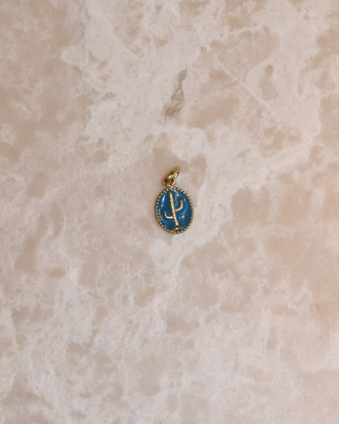 Gigi Clozeau- Pendentif Cactus résine célèste, or jaune
