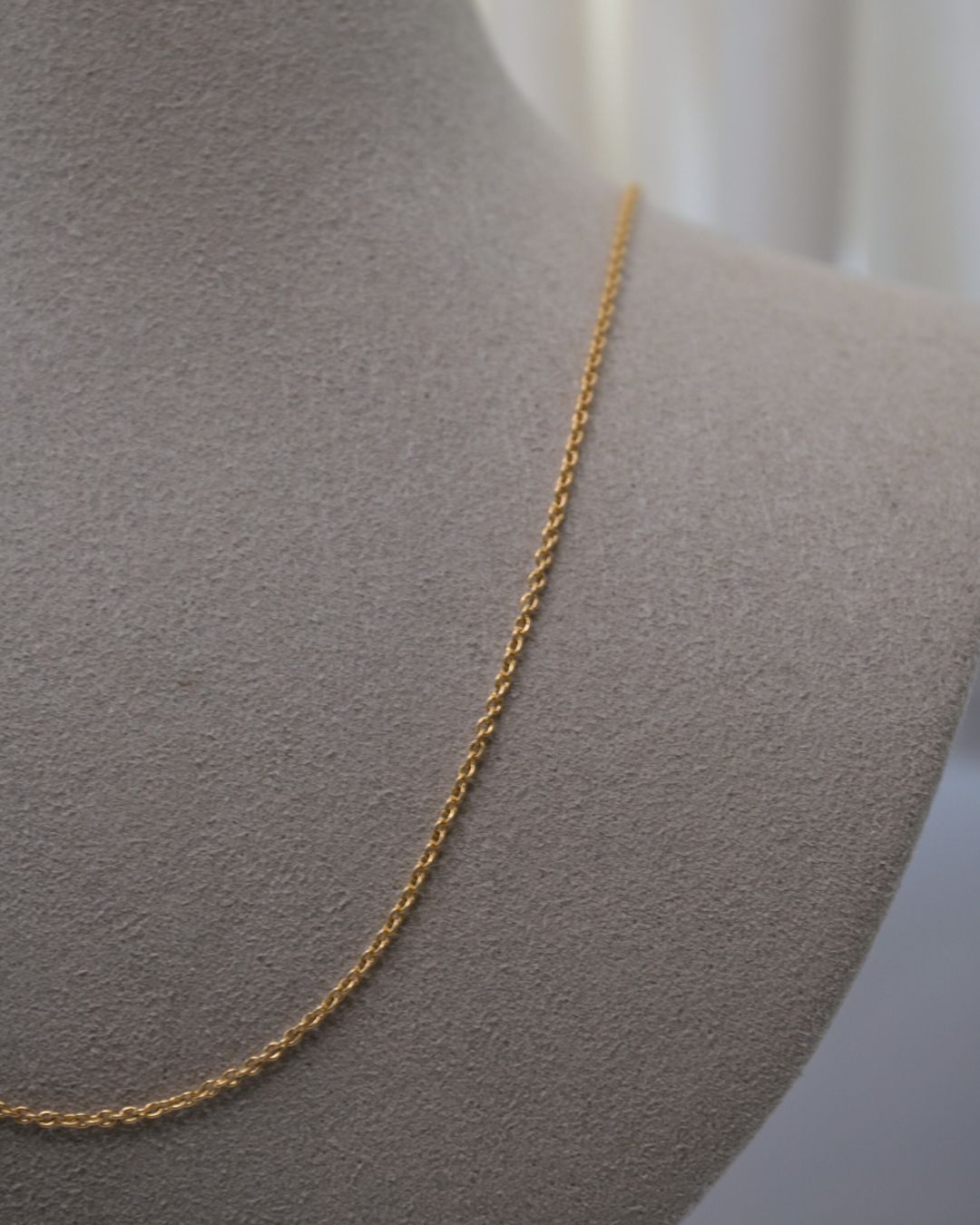 Axelle Delhaye - Fine chaîne en Or 18k.