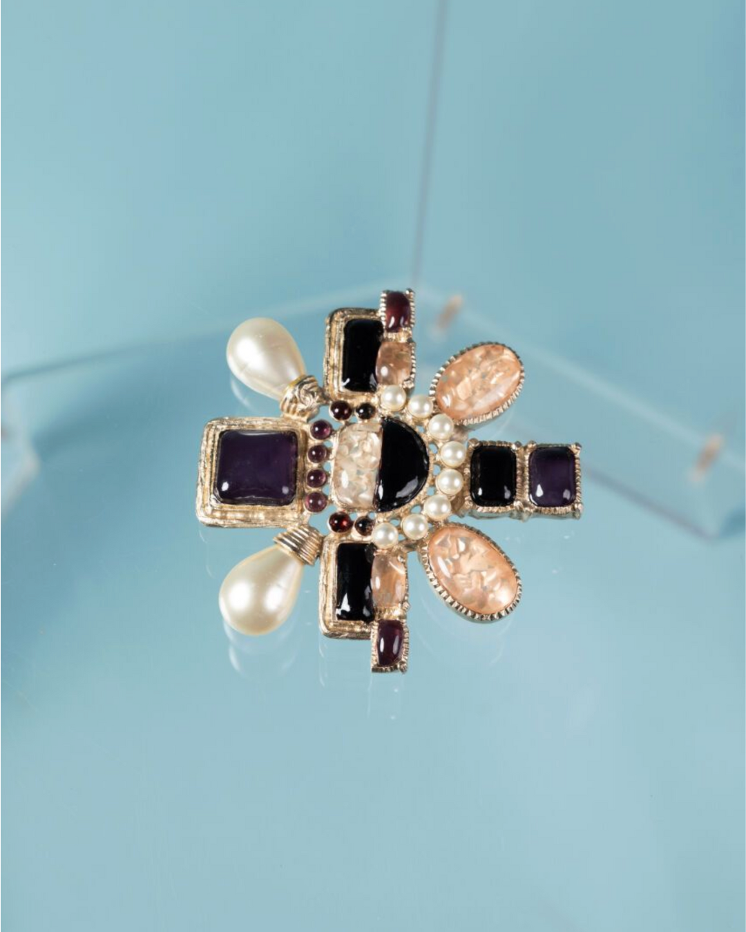 Axelle Delhaye - Broche Chanel Vintage
