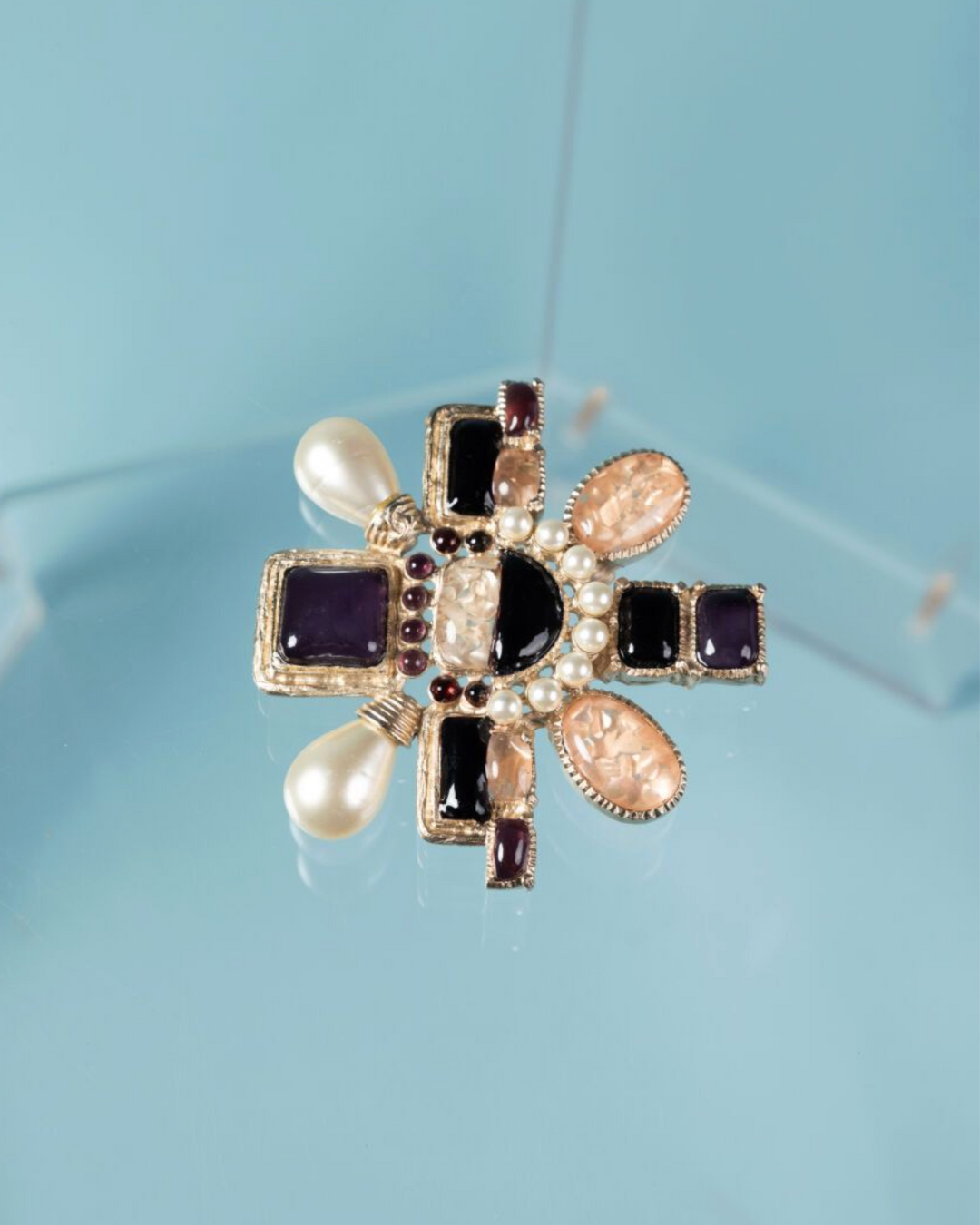 Axelle Delhaye - Broche Chanel Vintage